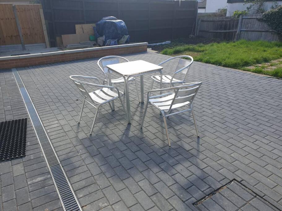 London Luxury 2 Bedroom Flat Sleeps 8 Free Parking East Barnet Exterior photo