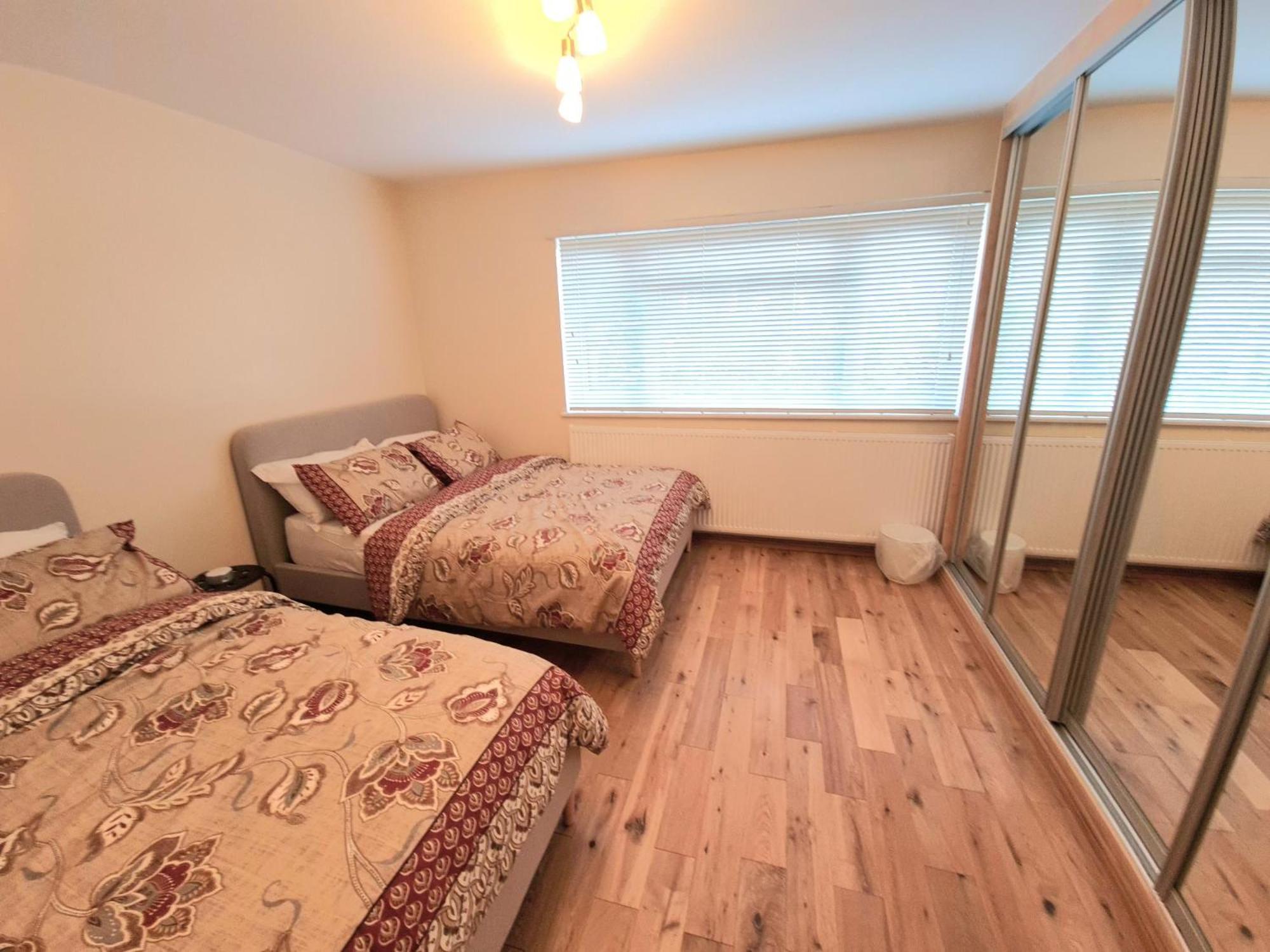 London Luxury 2 Bedroom Flat Sleeps 8 Free Parking East Barnet Exterior photo