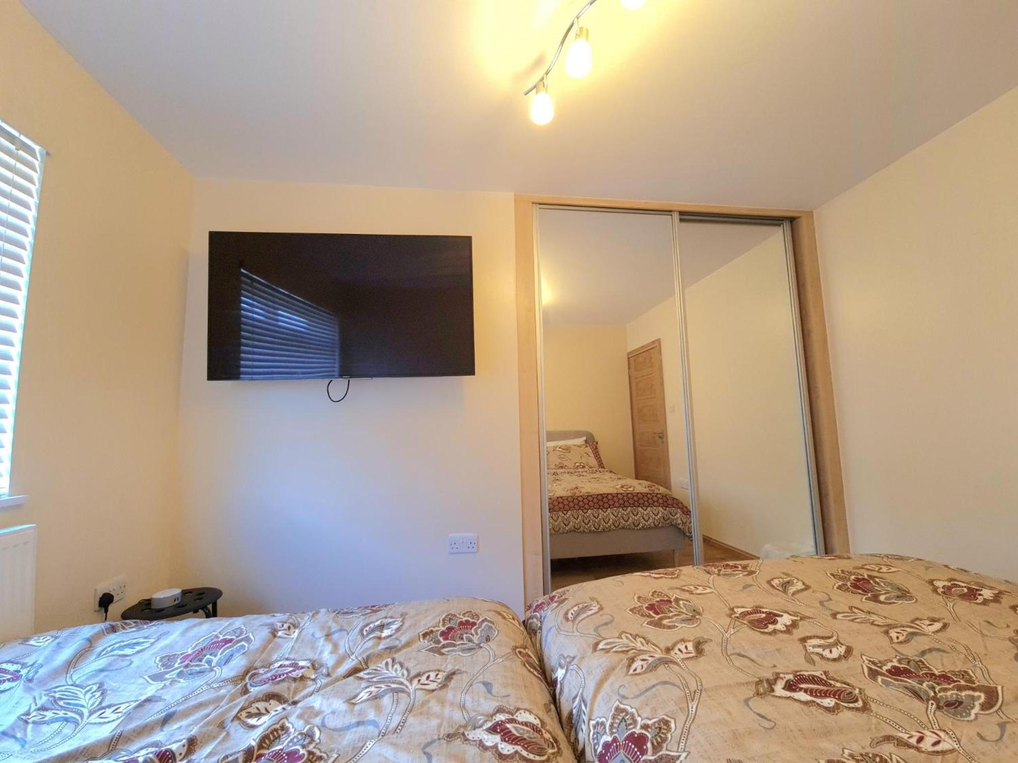 London Luxury 2 Bedroom Flat Sleeps 8 Free Parking East Barnet Exterior photo